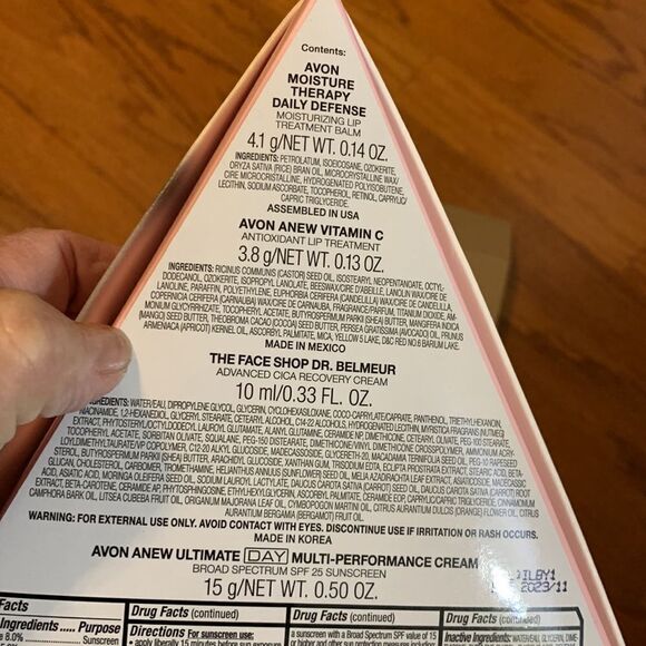 Avon 4piece gift set (suggested expiration is 11/23...I normally use 2-3 yr past - Picture 4 of 7